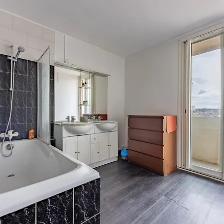 Le Pierre Cazeneuve Vue Et Climatisation